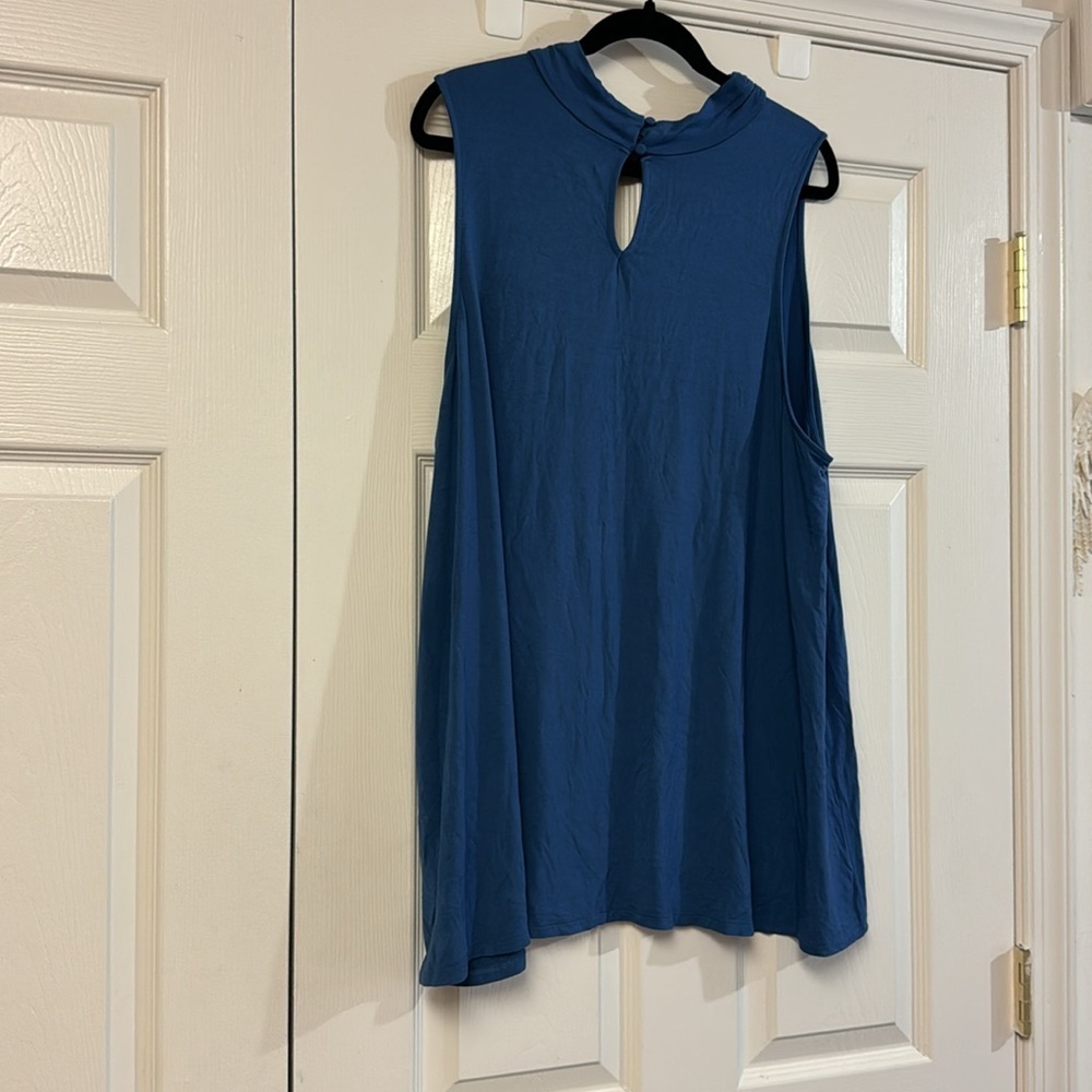 Torrid super soft knits blue sleeves tank top key hole neck 4X - Picture 5 of 5